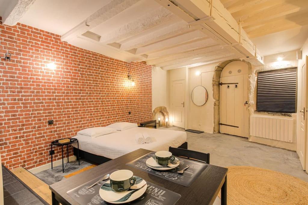 Industrial-Style Studio With Bathtub, Vieux-Lyon Exterior photo